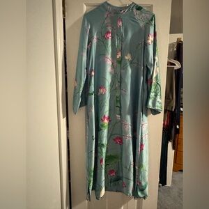 Natori Long Sleeve Kimono Robe - Blue with Pink Floral pattern